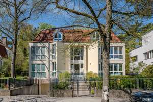 Ihre Chance: Großzügige, bezugsfreie Wohnung mit Balkon und Wintergarten in Schmargendorf! – Die vollständige Adresse der Immobilie erhältst du vom Anbieter., 14199 Schmargendorf, Berlin – Vorschaubild 2