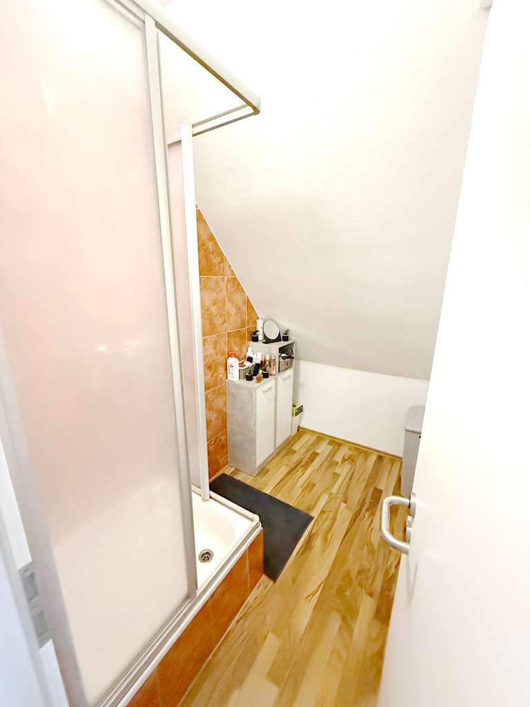 Immobilie in Reichenbach an der Fils - Modernisierte 3-Zimmer-DG-Wohnung in zentraler Lage von Reichenbach zu verkaufen - Bild 3