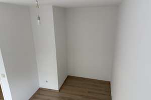 Erdgeschoss-Wohnung mit Souterrain und Garten in München Harthof  – Hasenbergelstraße 24, 80935 Lerchenau-Ost, München – Vorschaubild 9