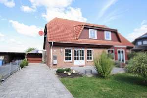 Familienglück in Preetz – Reihenendhaus mit 4 Zimmern, zwei Terrassen und großem Außenbereich – 18445 Preetz – Vorschaubild 1