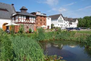 ETW's, LOFTS, Ateliers, App. zw. Rostock & Müritz (Wohnen in histor. Ambiente / im Eigentum)! – Parkstr. 3, 17194 Klocksin – Vorschaubild 1