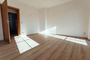 Wohnen mit Charme: Sonnige 3-Zimmer-Wohnung mit Südbalkon in Stadtfeld-Ost – Freiherr-vom-Stein-Straße 32, 39108 Stadtfeld Ost, Magdeburg – Vorschaubild 4