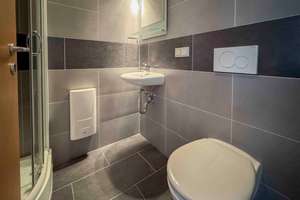 Bezugsfreie 4-Zimmer-Wohnung mit Balkon und zwei Bädern im Herzen von Fürth – Die vollständige Adresse der Immobilie erhältst du vom Anbieter., 90762 Altstadt, Innenstadt, Fürth – Vorschaubild 12