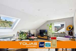 Die Tür geht auf, der Blick hinauf: 4-Zimmer mit Südbalkon und Weitsicht in Feuerbach!