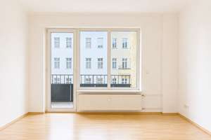 Bezugsfreie Etagenwohnung mit Aufzug, Balkon und PKW-Stellplatz im Gotzkowsky-Viertel!