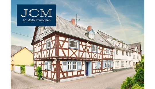 Bild von Liebhaberobjekt! Romantisches Fachwerkhaus mit Innenhof und 2 Garagen in Osterspai am Rhein