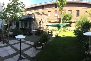 2 Zimmer-Wohnung mit großer Wohnküche, Balkon, schönen Innenhof und netter Hausgemeinschaft – Sandbergstr. 57, 64285 Darmstadt – Vorschaubild 2