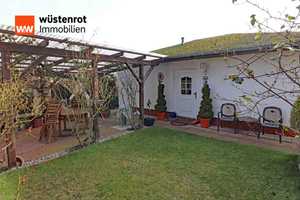 EINFAMILIENHAUS MIT FERIENWOHNUNG UND ZWEI FERIENHÄUSER MIT TOPAUSSTATTUNGEN AUF GROSSEM GRUNDSÜCK – Ostvorpommern (Kreis) – Vorschaubild 9