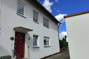 Geräumiges Mehrfamilienhaus mit drei separaten Wohnungen und gepflegtem Garten – Fürth (Kreis) – Vorschaubild 8