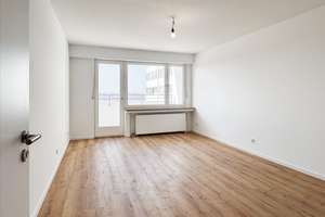 ERSTBEZUG NACH SANIERUNG - 2-Zi.-Wohnung mit Weitblick in Augsburg – Die vollständige Adresse der Immobilie erhältst du vom Anbieter., 86161 Wolfram-und Herrenbachviertel, Augsburg – Vorschaubild 2