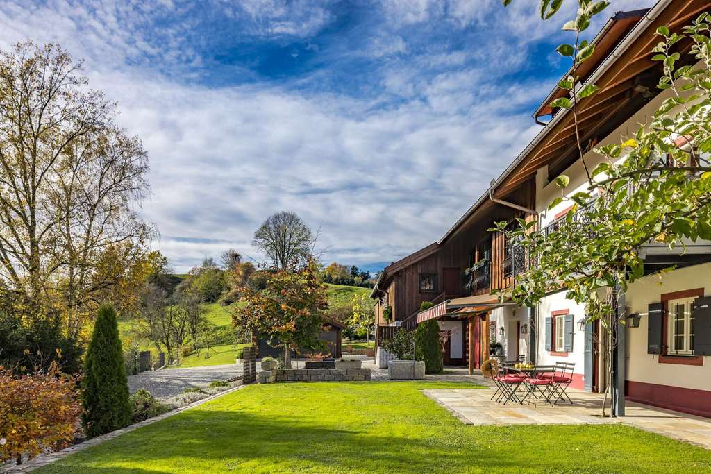 Immobilie in Frasdorf - Wie in einem Landschlössl - Wohnung mit Stil & Eleganz - Bild 1