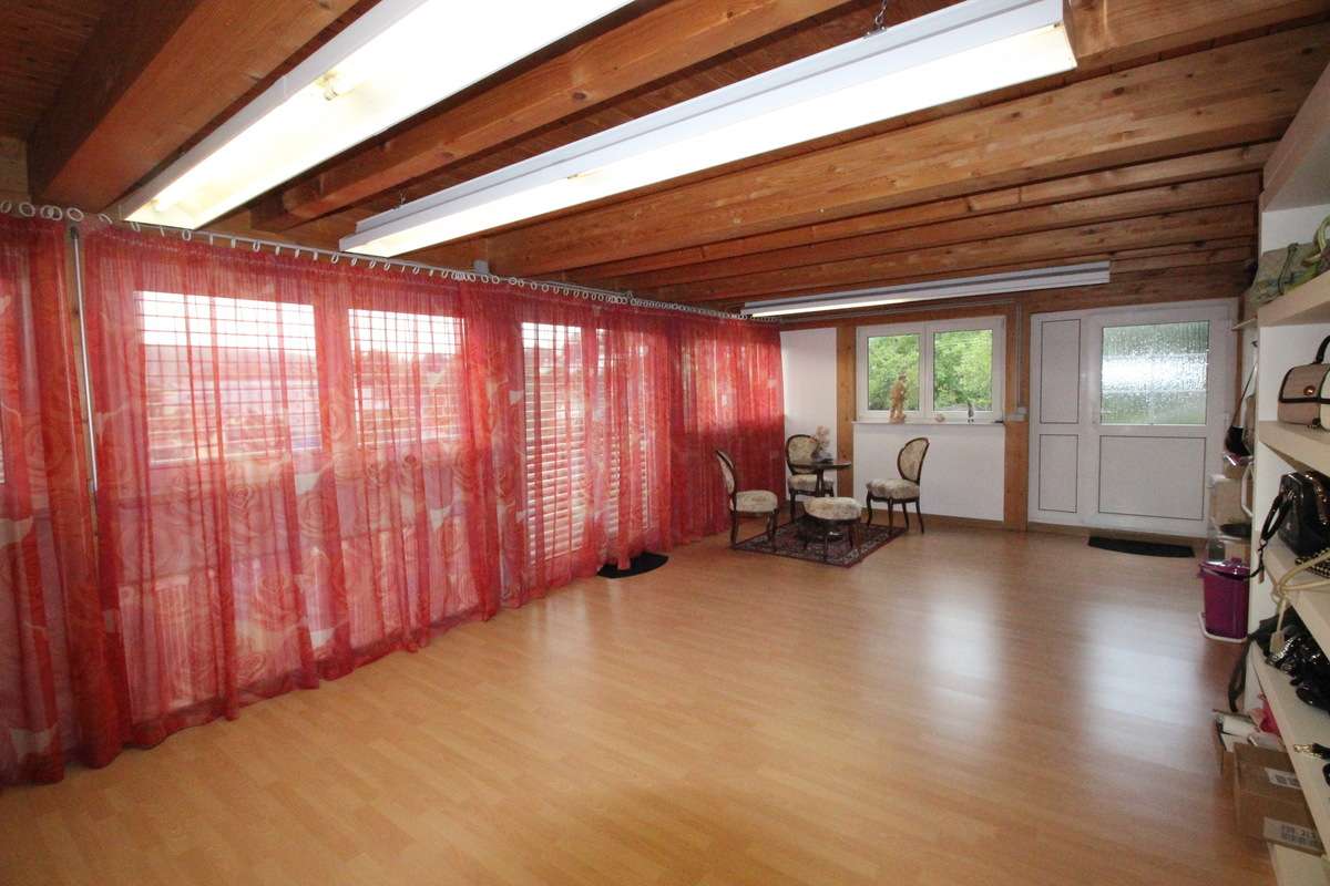 Immobilie in St. Georgen im Schwarzwald - Sonne! Aussicht! Wandelbares 1-2 Fam.-Haus in Aussichtslage von St. Georgen! - Bild 5