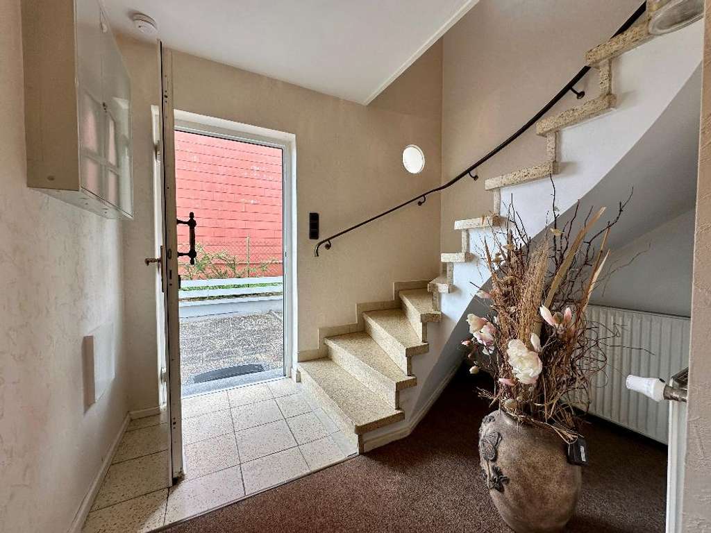 Immobilie in Waldfischbach-Burgalben - +++In unverbaubarer Lage: Charmantes Einfamilienhaus mit kleiner Einliegerwohnung, Panoramablick,... - Bild 1