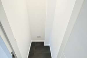 Exklusive 2-Zimmer-Wohnung im EG in Ausrichtung zur Gartenseite mit zwei Terrassen (Süd u. Ost) – Die vollständige Adresse der Immobilie erhältst du vom Anbieter., 81377 Großhadern, München – Vorschaubild 5
