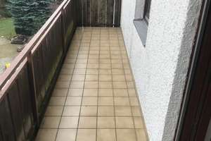 Sehr ruhige, helle 2-Zi-DG-Wohnung mit sep. Küche und Balkon in München Aubing – 81249 Aubing-Süd, München – Vorschaubild 4