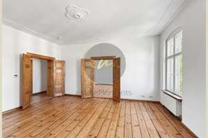 Bezugsfrei: Gefragte Lage, Balkon mit Aus- und Weitblick, attraktiver Altbau... – Die vollständige Adresse der Immobilie erhältst du vom Anbieter., 10435 Prenzlauer Berg, Berlin – Vorschaubild 2