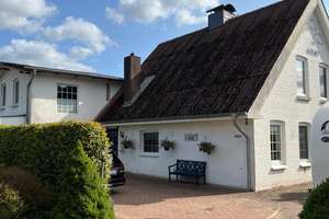 Charmantes Einfamilienhaus mit Kamin, Sauna und Garten in Hitzhusen