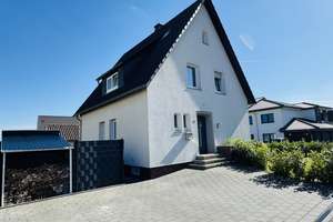 Charmantes Einfamilienhaus in ruhiger Lage von Rödinghausen – modernisiert und bezugsfertig! – Die vollständige Adresse der Immobilie erhältst du vom Anbieter., 32289 Rödinghausen – Vorschaubild 1