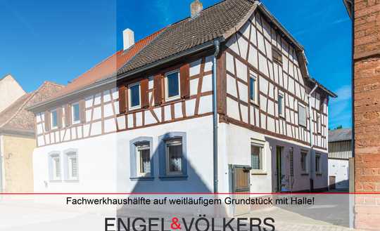 Charmante Fachwerkhaushälfte mit Hof auf weitläufigem Grundstück mit großer Halle!