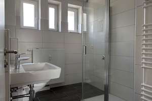Erdgeschoß mit Dusche, Balkon und Stellplatzmöglichkeit – Friedrich-Ebert-Straße 21, 6237 Leuna – Vorschaubild 4