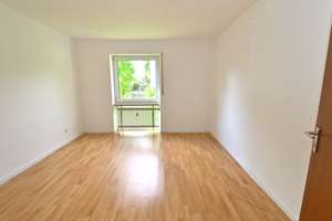 3 ZKB-Wohnung mit Loggia, EBK - optional TG-Stellplatz - schöne Lage, Augsburg-Hochzoll – Herzogstandstraße 28, 86163 Hochzoll-Nord, Augsburg – Vorschaubild 12