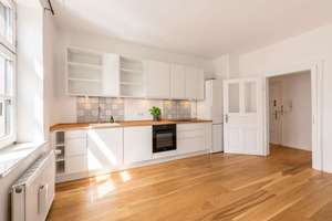 Lichtdurchflutete 2-Zimmer-Altbauwohnung mit Charme und Südbalkon am Zenettiplatz – Die vollständige Adresse der Immobilie erhältst du vom Anbieter., 80337 Am Schlachthof, München – Vorschaubild 4