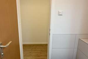 Helles und ruhiges 1-Zimmer-Apparement (für  1 Person) mit kl. Balkon in M-NeuhausenBalkon – Landshuter Allee 79, 80637 Dom Pedro, München – Vorschaubild 9