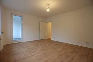 SCHÖNE HELLE RENOVIERTE 2 ZIMMER WOHNUNG IM HERZEN VON ELLER, LAMINAT, BALKON – Gumbertstraße 183, 40229 Eller, Düsseldorf – Vorschaubild 3