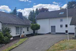 Top! Mehrgenerationen-Anwesen mit DO-Garage in Burbach-Holzhausen – Lahn-Dill-Kreis – Vorschaubild 2