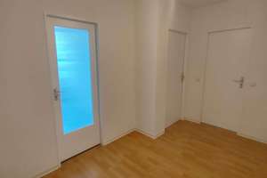 Renovierte 3 Zimmer Wohnung mit Balkon im 3.OG ab sofort zu vermieten!