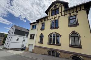 Geräumiges Mehrfamilienhaus mit Anbau und Gewerbehalle – ideal für vielfältige Nutzungsmöglichkeiten – Die vollständige Adresse der Immobilie erhältst du vom Anbieter., 8236 Ellefeld – Vorschaubild 1