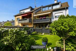 Sofort einziehen & wohlfühlen – Kernsanierte 3-Zi-DG-WHG mit 72 m² Wfl, Dachstudio & Garage