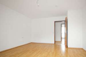 Helle großzügige 3 ZKB Dachwohnung mit sonniger Loggia und EBK zur Ablöse – Neuburger Straße 269, 86169 Hammerschmiede, Augsburg – Vorschaubild 10