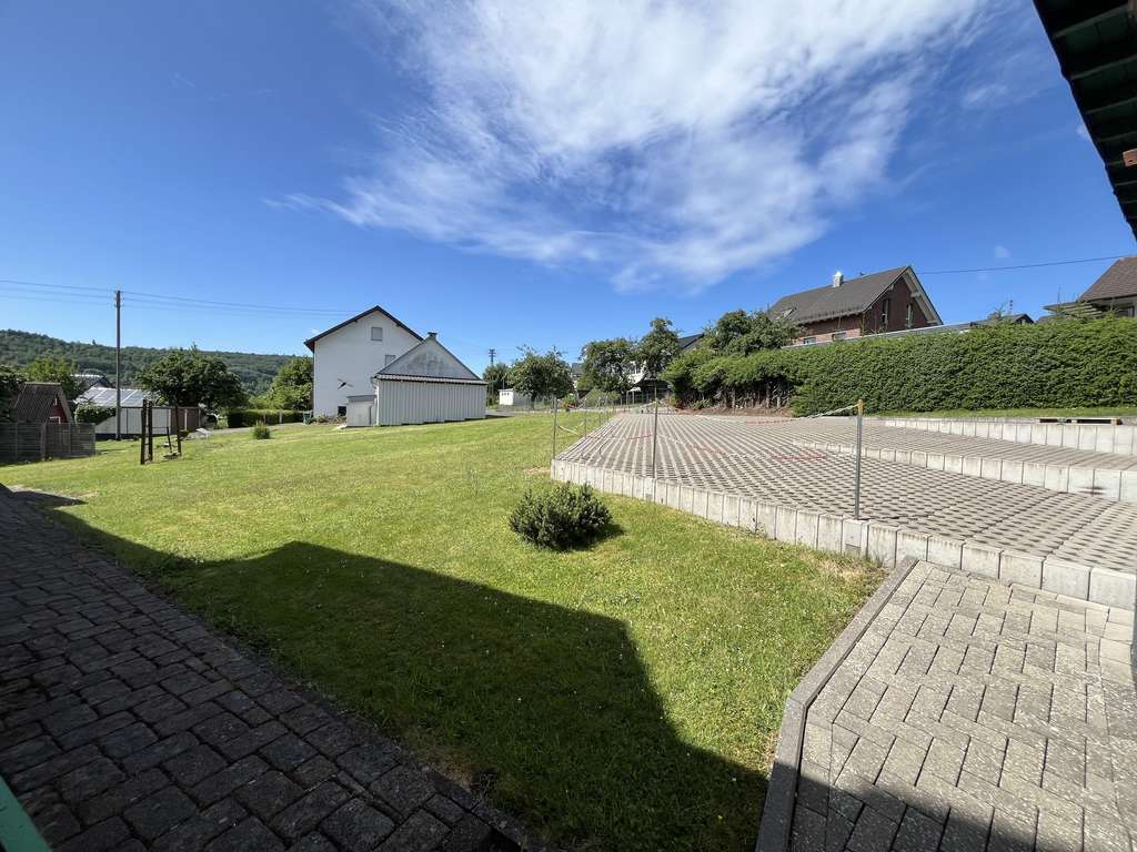 Immobilie in Burbach - Ein-/ Zweifamilienhaus in ruhiger Ortsrandlage von Würgendorf mit großem sonnigen Grundstück! - Bild 2