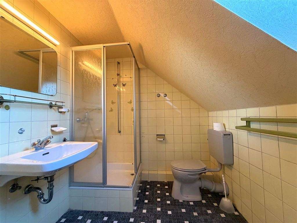 Immobilie in Gehrden - Gehrden Bestlage / großzügiges ZFH + ausgebautes DG mit Außenpool, Doppelgarage !  - Bild 13