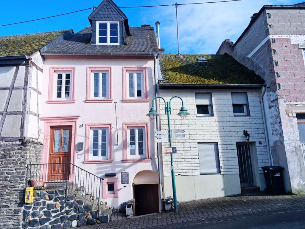 Immobilie in Starkenburg - Saniertes Reihenhaus mit Fernblick - Bild 1