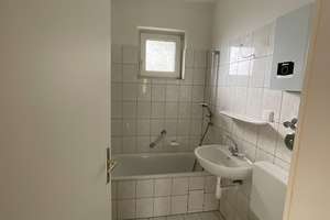 6 Nettokaltmieten frei! Familienwohnung in ruhiger Lage mit Balkon.. – Schloßstraße 13, 47137 Mittelmeiderich, Duisburg – Vorschaubild 8