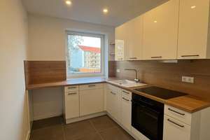 2-Zimmer Wohnung mit Einbauküche und Balkon - Frisch saniert