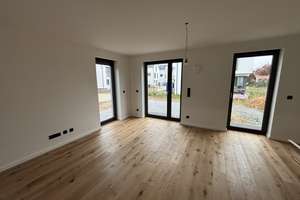 Elegante Doppelhaushälfte mit 5 Zimmern und Luxus-Ausstattung in Köfering – Die vollständige Adresse der Immobilie erhältst du vom Anbieter., 93096 Köfering – Vorschaubild 10