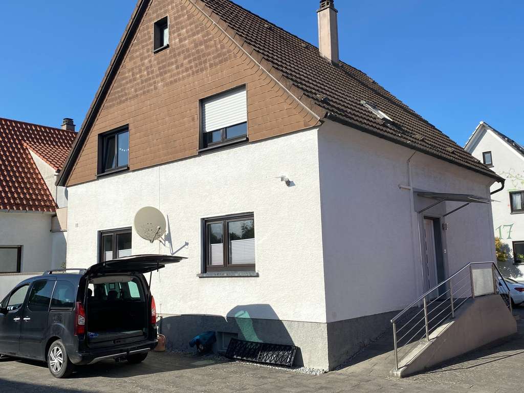 Immobilie in Linkenheim-Hochstetten - Zwei Wohnungen in einem Haus - Bild 1