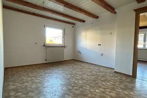 Charmante Doppelhaushälfte mit Balkon und Entwicklungspotenzial in 91757 Treuchtlingen – Die vollständige Adresse der Immobilie erhältst du vom Anbieter., 91757 Treuchtlingen – Vorschaubild 8