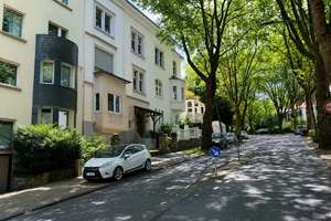 Hochparterrewohnung mit eigenem Garten und Altbaucharme