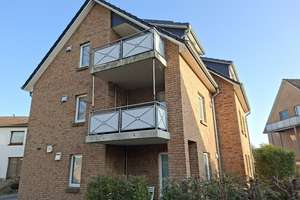 moderne 2-Zimmer-Dachgeschoss-Wohnung mit Balkon in Altkloster