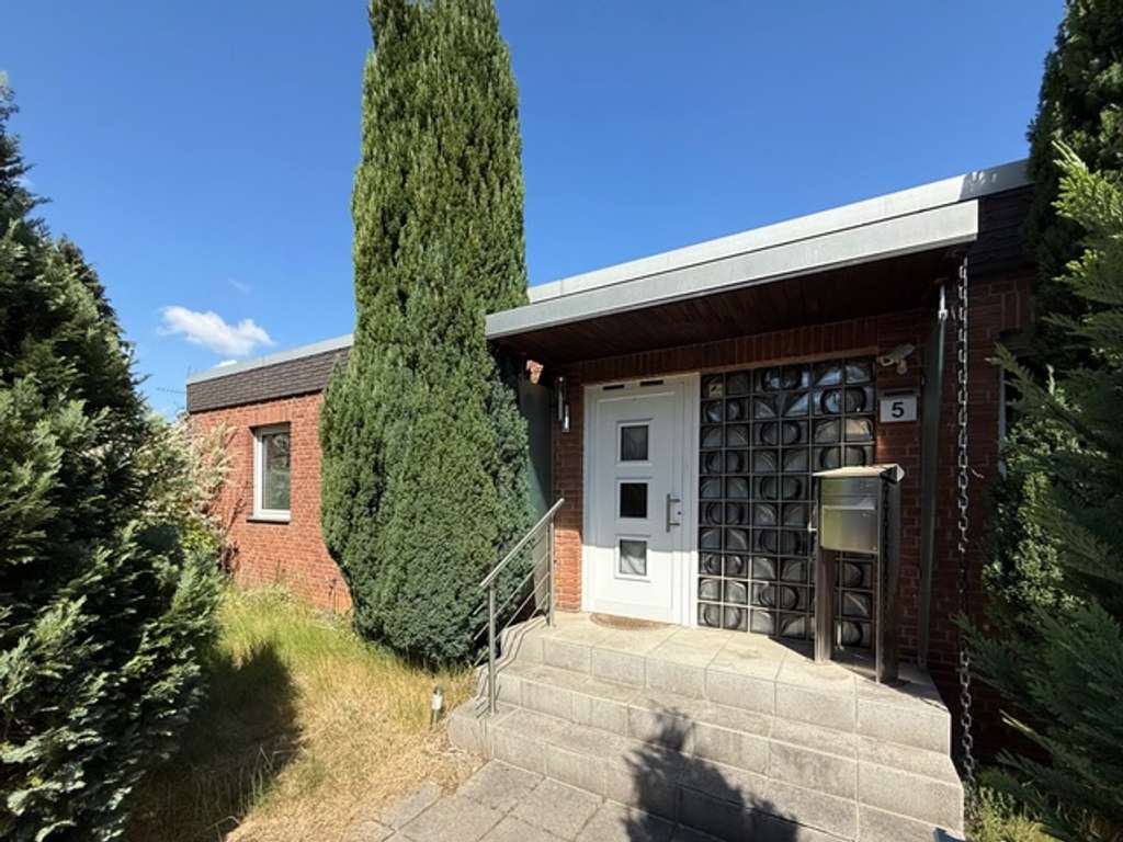 Kaufen, Einziehen, Leben! Idyllischer Bungalow mit viel Platz in Dormagen-Hackenbroich