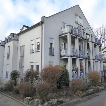 Gemütliche, moderne Maisonettewohnung mit zwei Balkonen und Carport zur Kapitalanlage!