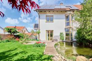 ***Wohnen mit Luxusgefühl: PV-Speicher, Schwedenofen, Gartenoase & intelligente Raumaufteilung*** – Die vollständige Adresse der Immobilie erhältst du vom Anbieter., 89331 Burgau – Vorschaubild 1