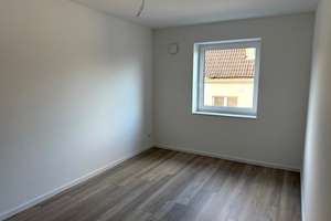 ...Neubau Erstbezug! Attraktives und modernes Reihenhaus mit S- W Terrasse und zwei Stellplätzen  – Hamburger Str. 66 a, 21493 Schwarzenbek – Vorschaubild 14