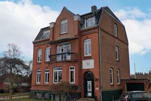 Stilvolle Dachgeschosswohnung mit Altbaucharm in Kiel-Hassee
