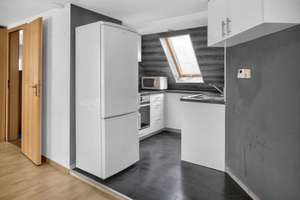 Lichtdurchflutete DG-Wohnung mit ausgebautem Dachboden – Die vollständige Adresse der Immobilie erhältst du vom Anbieter., 70469 Bahnhof Feuerbach, Stuttgart – Vorschaubild 7