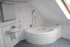 Exklusives Wohnen in Mainz-Kastel: Helle 4-Zimmer-Wohnung mit Kamin, Balkon & Garage – Die vollständige Adresse der Immobilie erhältst du vom Anbieter., 55252 Mainz-Kastel, Wiesbaden – Vorschaubild 3